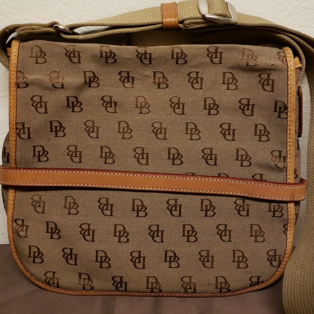 Dooney & Bourke crossbody purse - Authentic